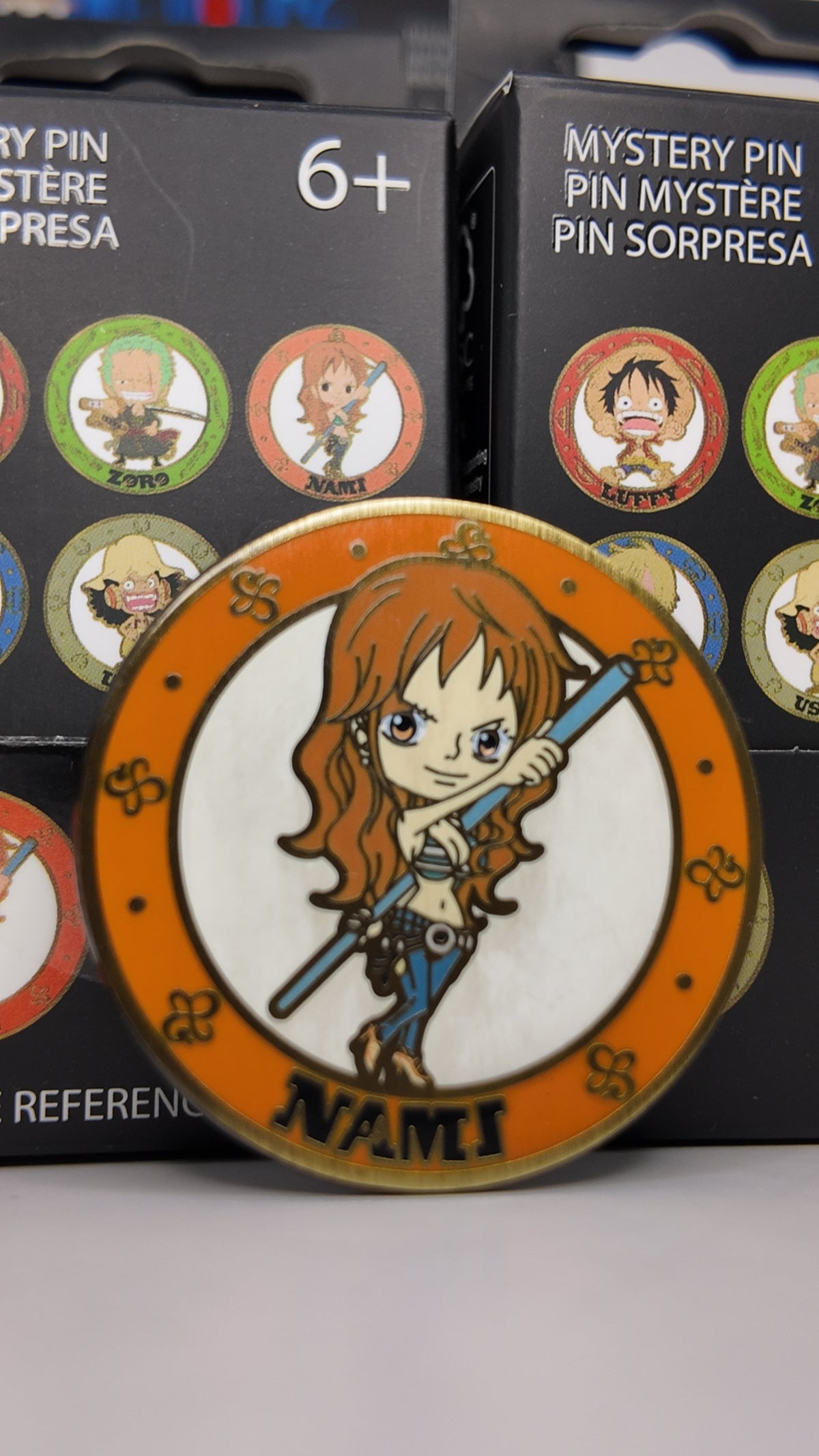 Pin Misterioso Chibi One Piece x Loungefly